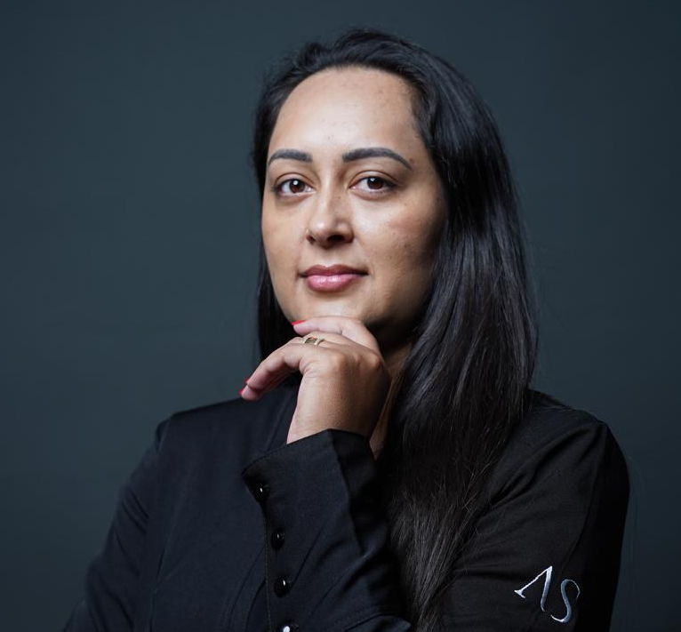 Dra. Silvia Neves